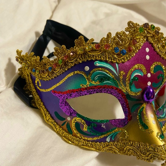 Pier 1 Imports Masquerade, Mardi Gras Venetian Mask Hand Painted, Signed Italy - Picture 2 of 6